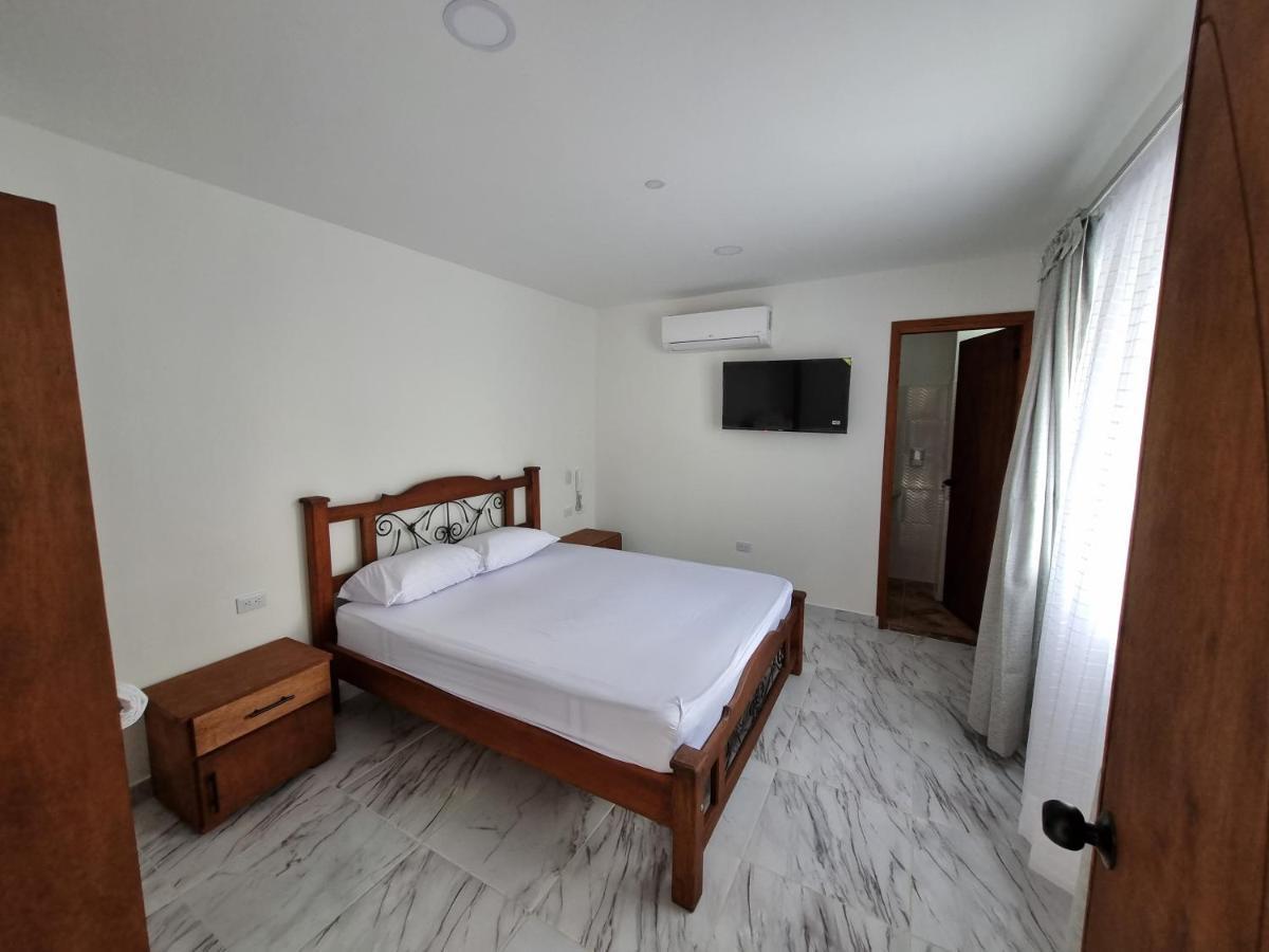 Hotel Antonella Plaza Pinchote Extérieur photo